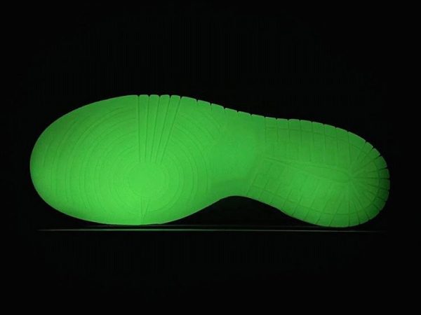 Nike Dunk Low Halloween Sail Starfish 2021 foot glow
