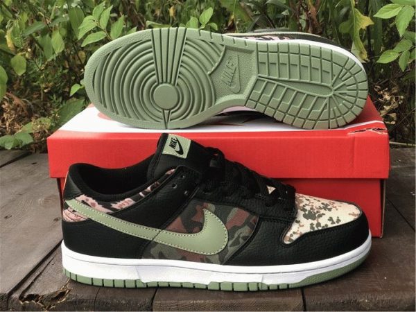 Nike Dunk Low SE Black Crazy Camo undefoot