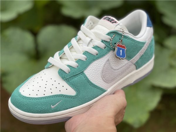 Kasina x Dunk Low Road Sign Neptune Green on hand