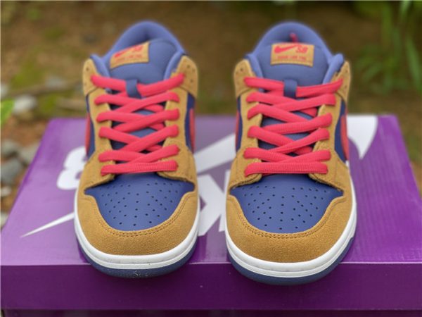 Nike Dunk Low SB Wheat Dark Purple tongue