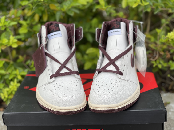 A Ma Maniere x Air Jordan 1 High OG Sail/Burgundy Crush Sko