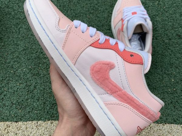 Air Jordan 1 Low Mighty Swooshers Furry Pink lateral side
