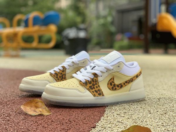 Air Jordan 1 Low SNKRS Day Light Yellow 2021