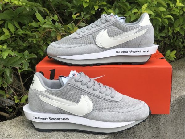 fragment x sacai x Nike LDWaffle Light Smoke Grey Lys Røggrå sneaker