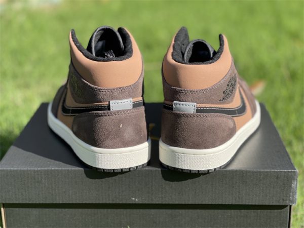 Air Jordan 1 Mid Dark Chocolate 2021 heel