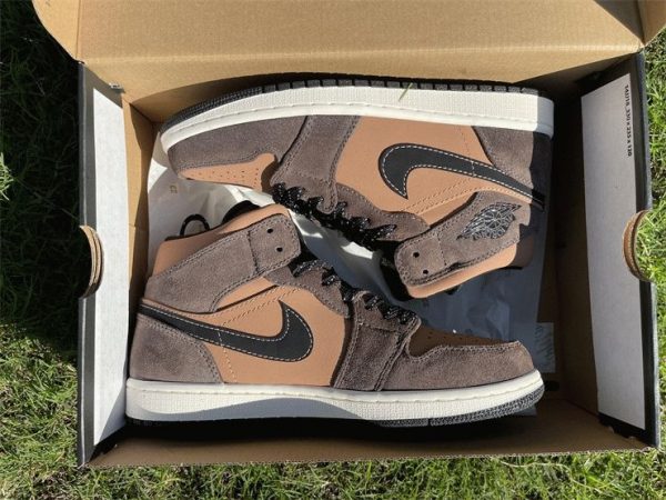 Air Jordan 1 Mid Dark Chocolate 2021 in box