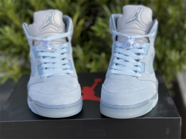 Air Jordan 5 Bluebird front