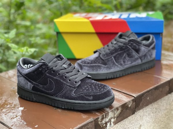 Dunk Low x Dover Street Market Triple Black 2021