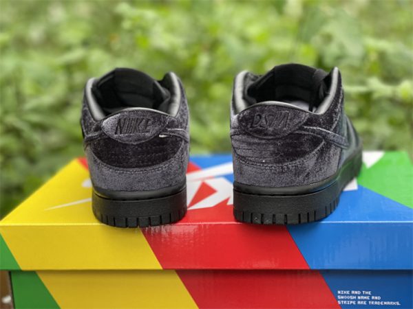 Dunk Low x Dover Street Market Triple Black heel