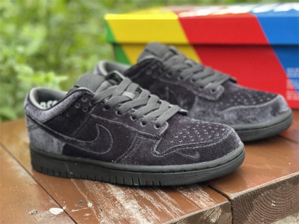 Dunk Low x Dover Street Market Triple Black sneaker