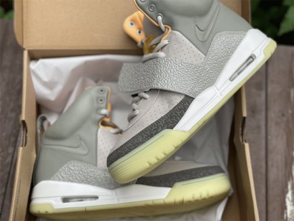 Air Yeezy Zen Grey Charcoal in box