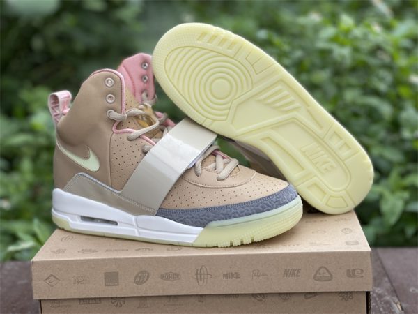 Nike Air Yeezy Net Tan sneaker