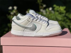 SB Dunk Low x Diamond Supply Co Diamond White