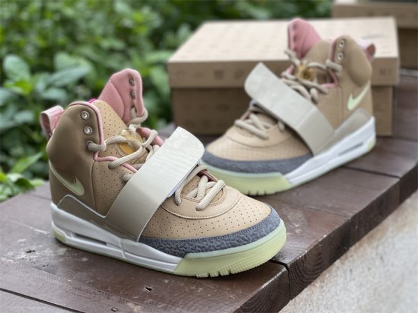 front tongue Nike Air Yeezy Net Tan