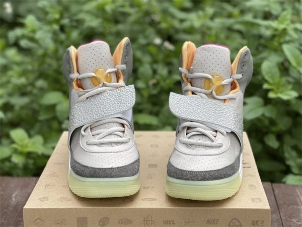 front tongue Air Yeezy Zen Grey Charcoal