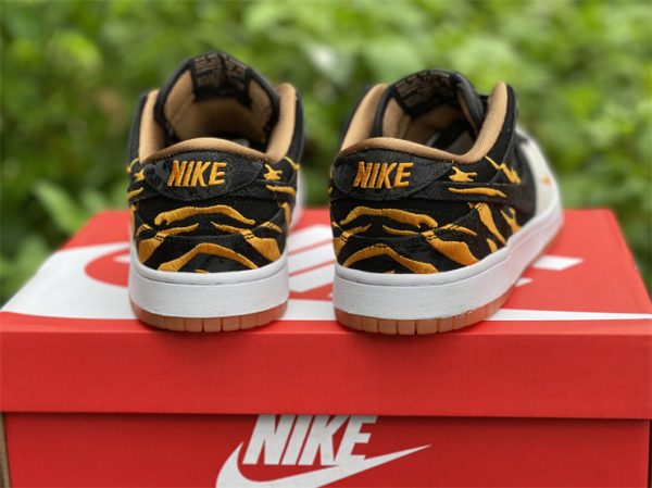 Dunk Low Nike CNY Year of the Tiger 2022 Heel