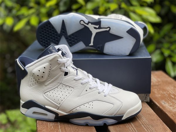 New Jordan 6 RetroMidnight Navy 2022 sneaker