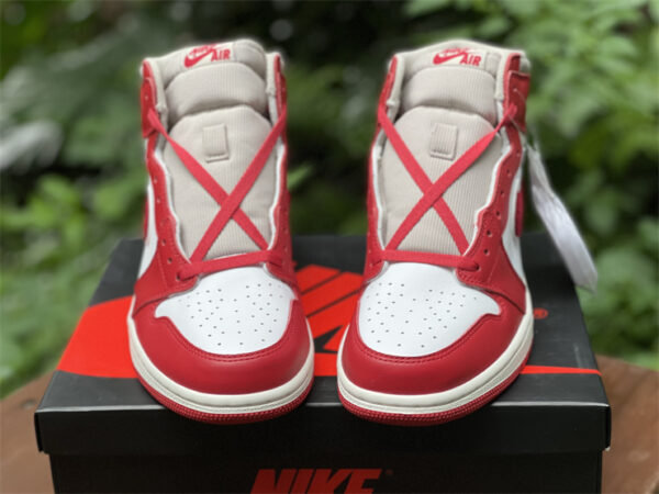 Air Jordan 1 Retro High OG Chenille Valentine’s Day front