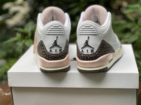 Jordan 3 Retro Neapolitan Dark Mocha heel