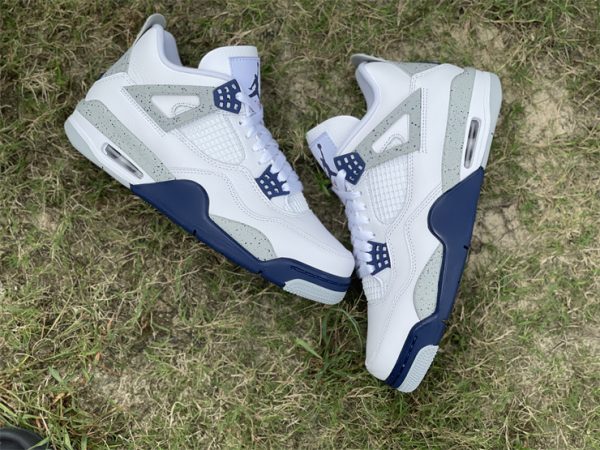 Air Jordan 4 Retro Midnight Navy shoes