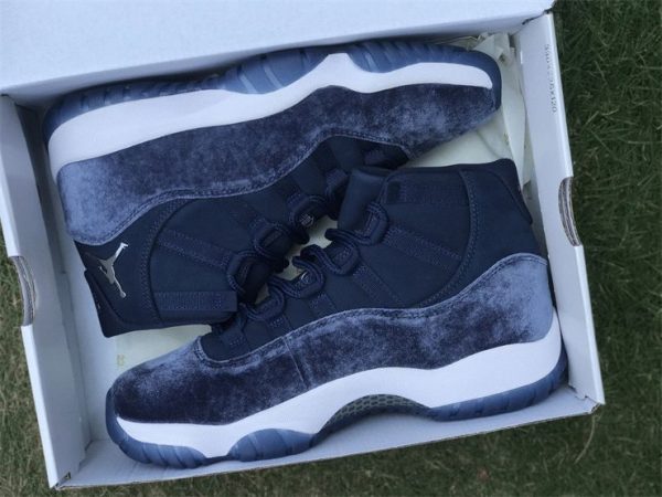 Air Jordan 11 Velvet Midnight Navy AR0715-441 in box