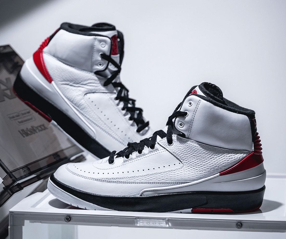 Air Jordan 2 OG Chicago