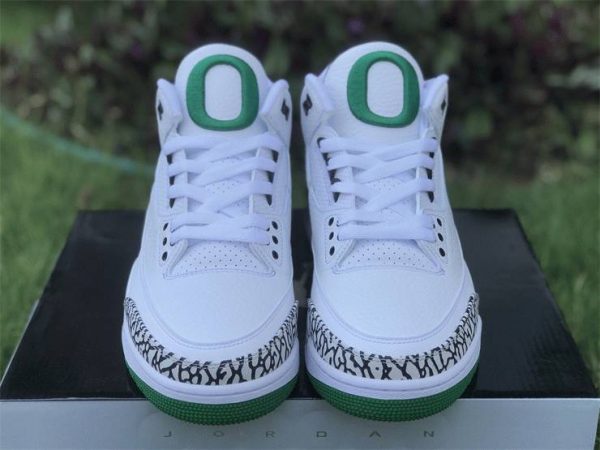 Jordan 3 Retro Oregon Ducks White Green front look