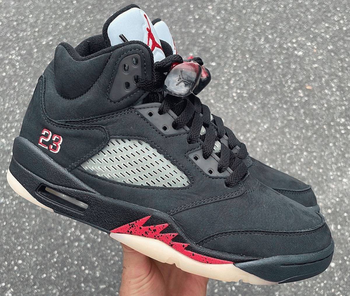 Off-Noir Jordan 5s