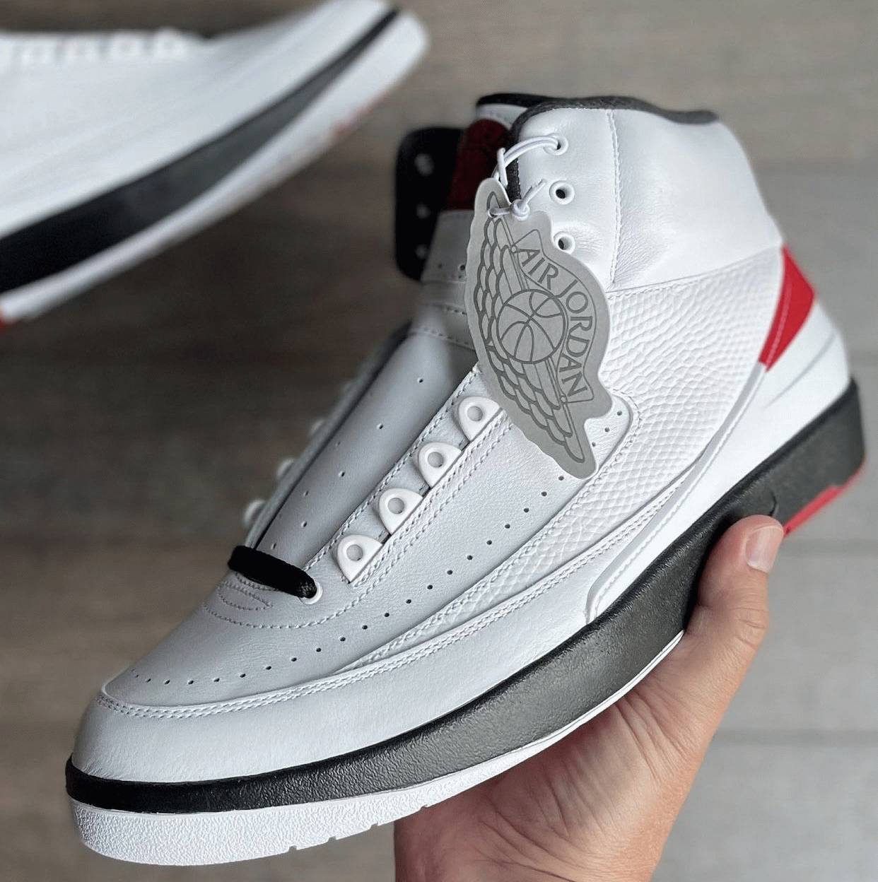 Air Jordan 2 OG Chicago 2022