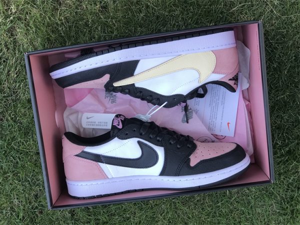 Travis Scott x Air Jordan 1 Bleached Coral in box look