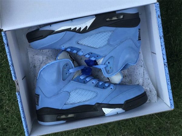 Air Jordan 5 SE UNC University Blue in box