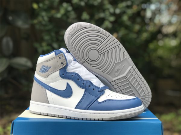 Air Jordan 1 High True Blue close look